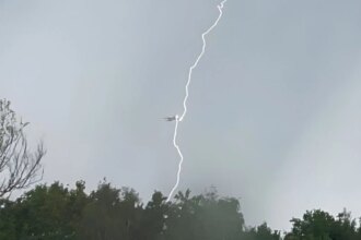 EasyJet plane hit by lightning, making emergency landing at Gatwick Airport