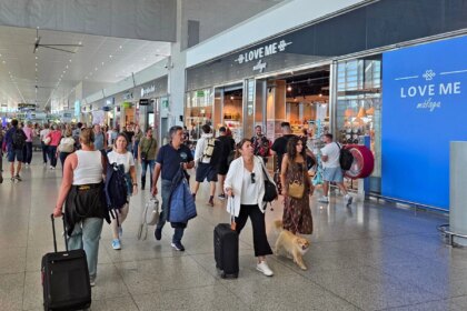 Airlines could cut 85,000 flights as fuel crisis threatens summer holidays