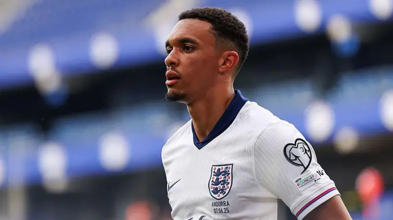Alexander-Arnold calls comments on Rooney 'mind-boggling'