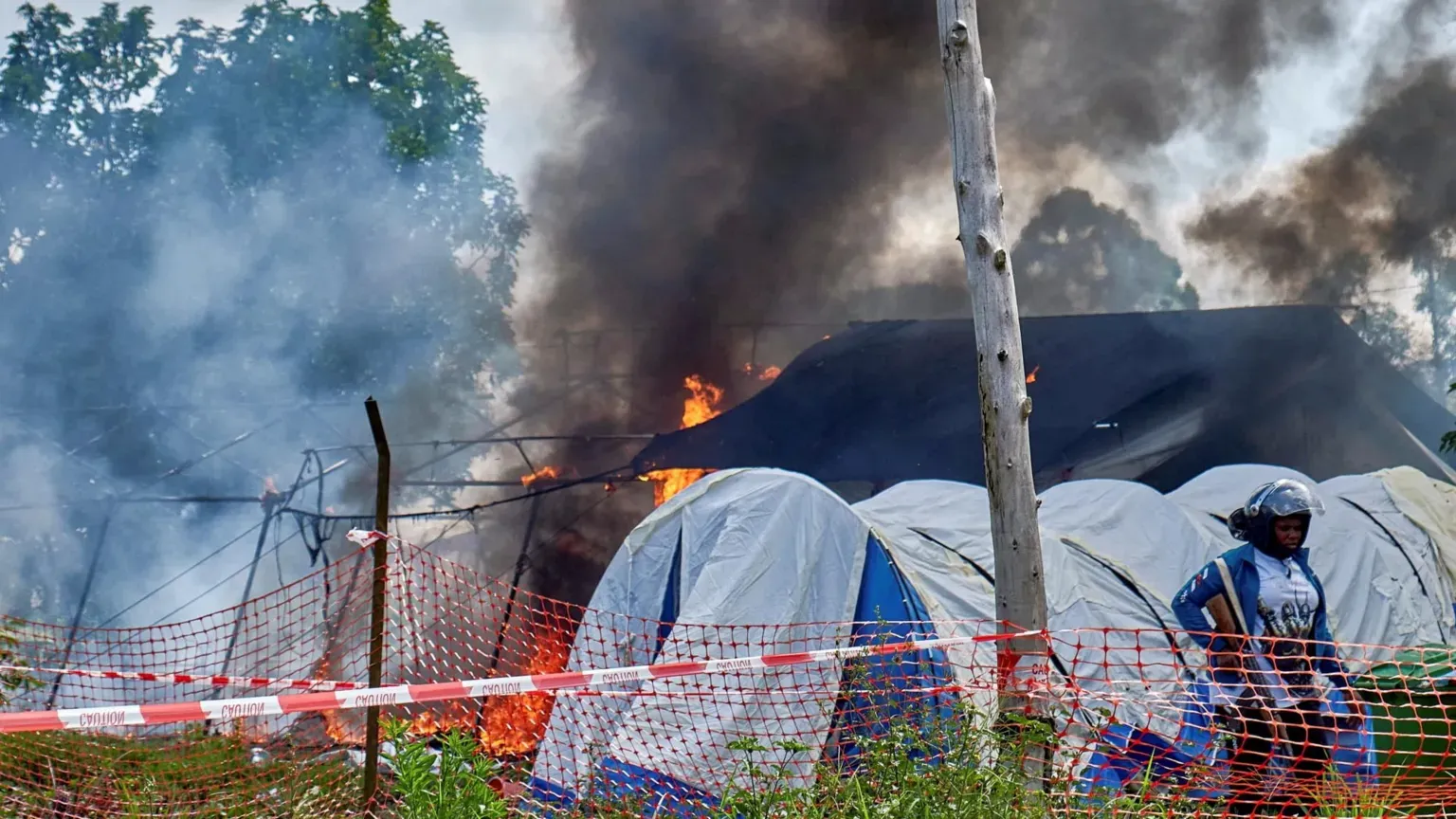 Angry crowd sets fire to Ebola hospital tent in Democratic Republic of Congo