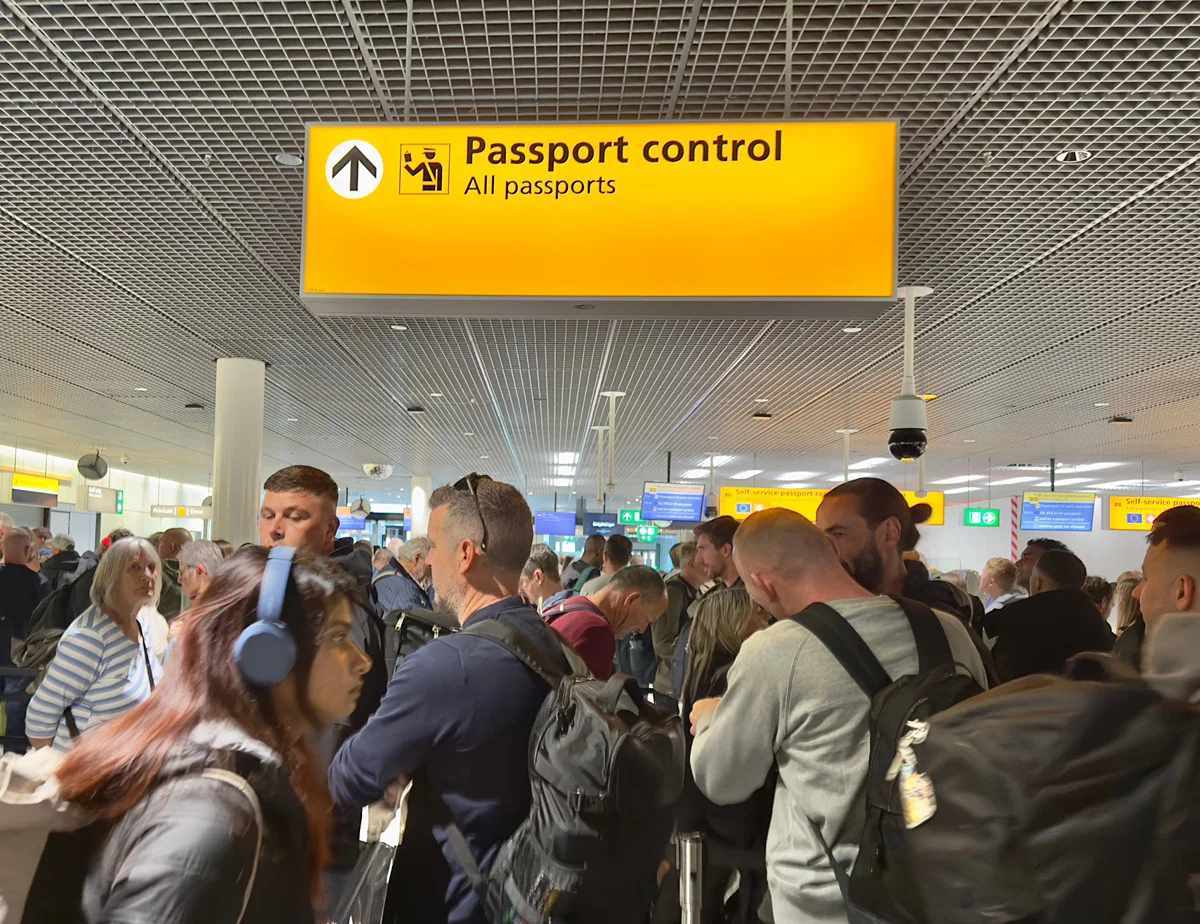 Traveling to Spain? The new EU system means long queues at the airport and you miss your flight.