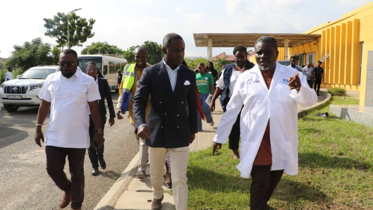Ebola: Health Minister Akandoh assesses testing procedures at airports