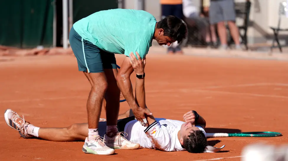 French Open: Jakub Mensik collapses on court as heat wave continues