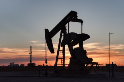 Oil prices drop after US signs of easing Iran's blockade of the Strait of Hormuz