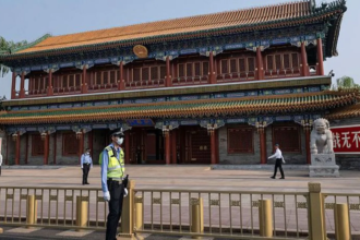 President Xi takes President Trump to tour the Communist Party's seat of power in Beijing