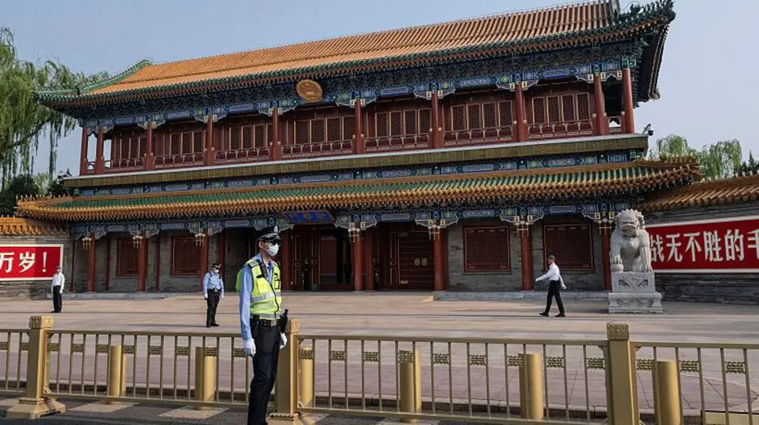 President Xi takes President Trump to tour the Communist Party's seat of power in Beijing