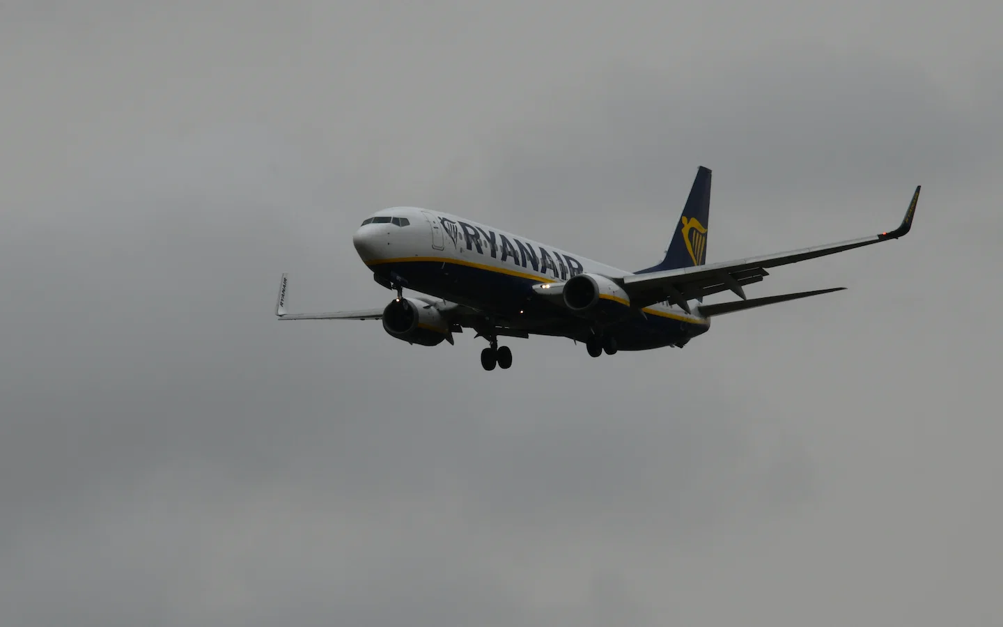 Emergency code 7700 activated on Ryanair flight from Alicante to Edinburgh