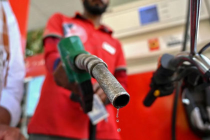 UK eases Russian oil sanctions due to soaring fuel prices