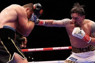 Usyk retains title despite Verhoeven's controversial suspension