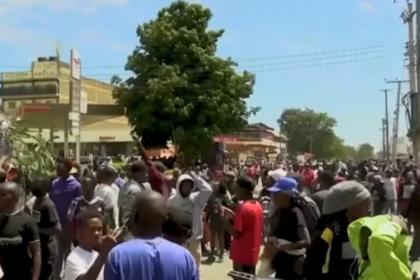 Two people shot dead in Kenyan protests against US plans for Ebola quarantine center