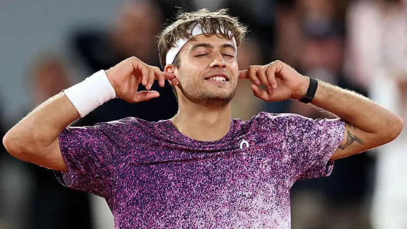 Cobolli takes advantage of Nadal's shower as he aims for French Open glory