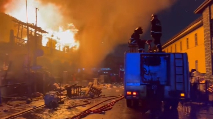 Blaze engulfs shops opposite Accra Central Police Station – Firefighter injured