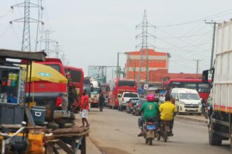 Motorists and pedestrians condemn Avenor's worsening encroachment on roads and sidewalks