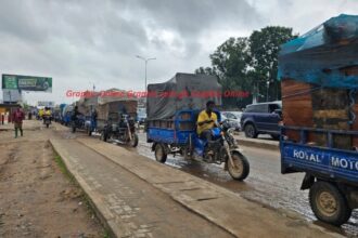 Photo: How Accra manages solid waste disposal using 'Aboyaa' on muddy roads leading to McCarthy Hills dumpsite