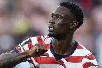 USA defeats Paraguay 4-1 in Group D opener