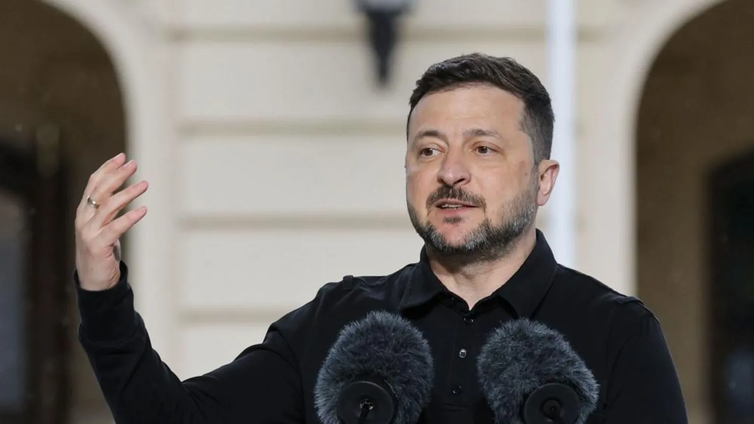 Zelensky arrives in the UK to meet European leaders at Downing Street